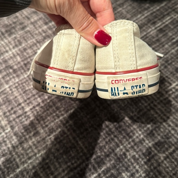 White converse - gently used - Picture 3 of 4